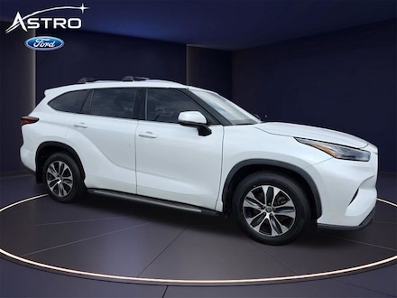 2022 Toyota Highlander XLE SUV