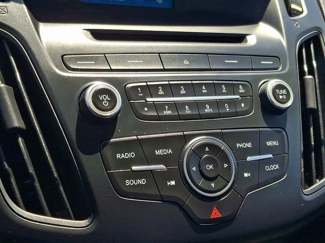 2015 Ford Focus SE - Photo 16