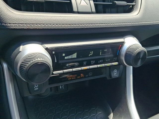 2019 Toyota RAV4 LE - Photo 15