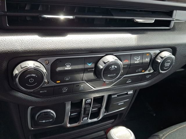 2025 Jeep Gladiator Nighthawk - Photo 15