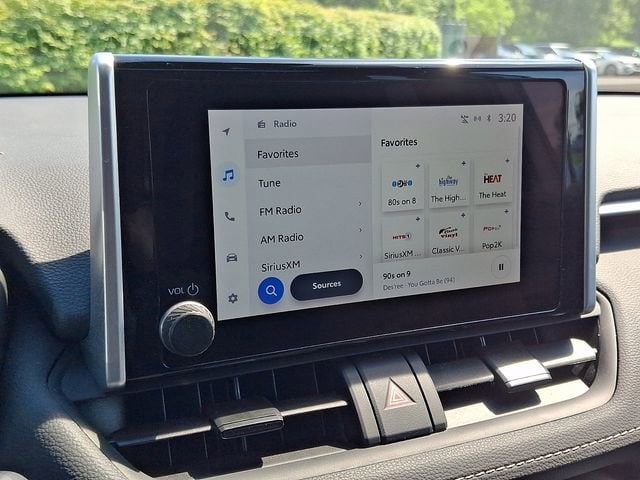 2024 Toyota RAV4 XLE - Photo 19