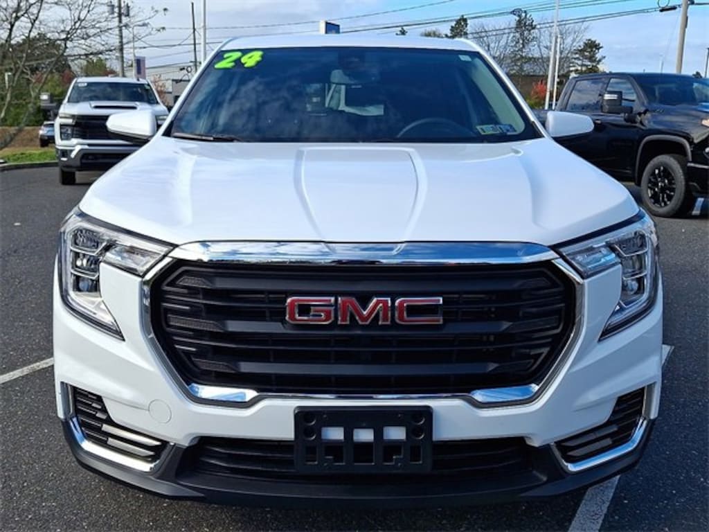 Used 2024 GMC Terrain SLE SUV