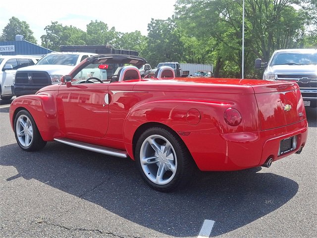 2004 Chevrolet SSR Base photo 4