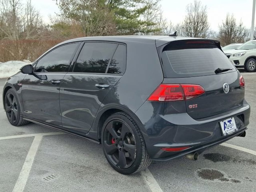 Used 2017 Volkswagen Golf GTI SE 4-Door Hatchback