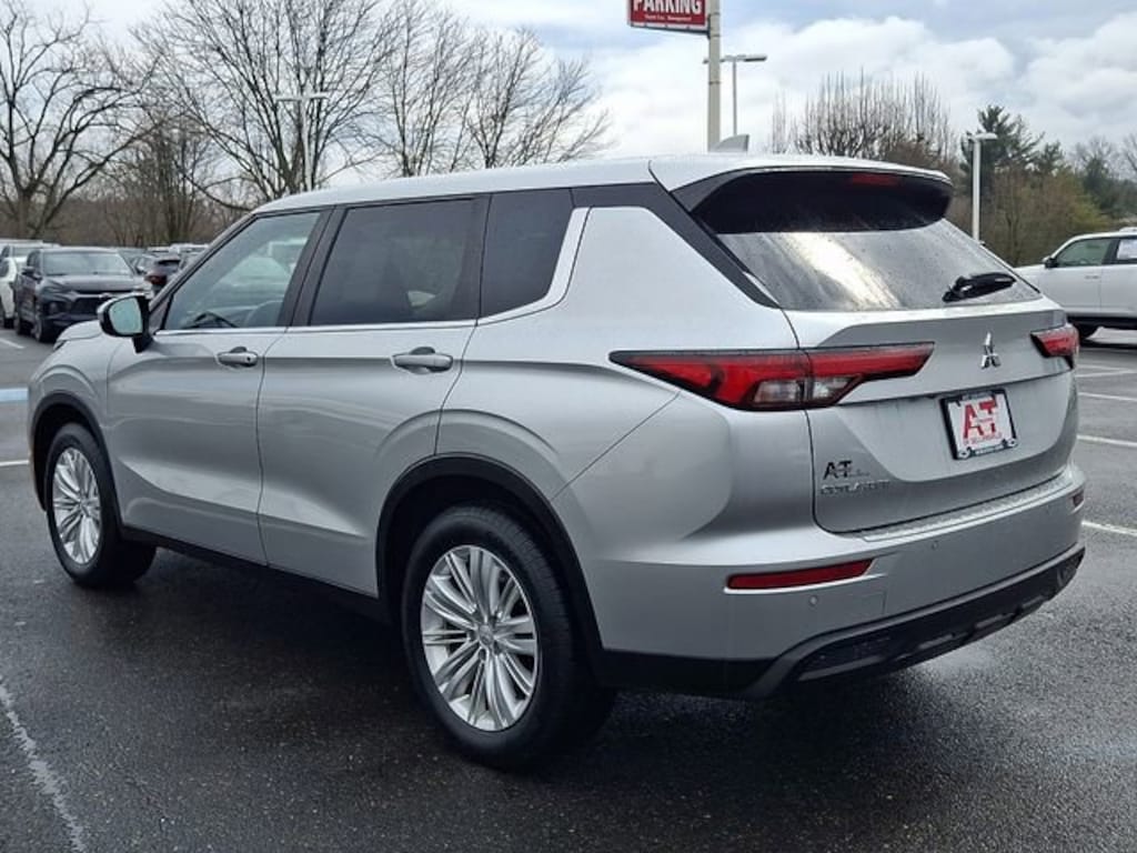 Used 2022 Mitsubishi Outlander ES