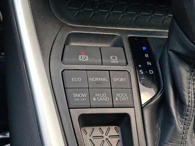2019 Toyota RAV4 LE - Photo 22