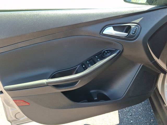 2015 Ford Focus SE - Photo 12