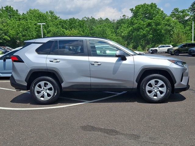 2019 Toyota RAV4 LE - Photo 7