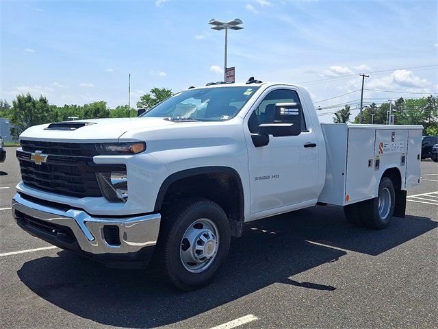 2025 Chevrolet Silverado 3500HD Work Truck photo 2