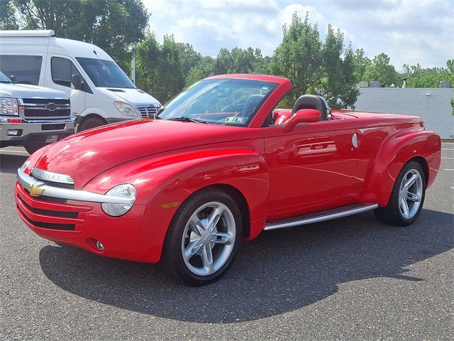 2004 Chevrolet SSR Base photo 3