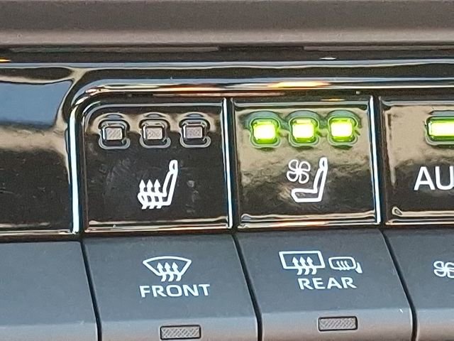 2025 Toyota Crown Signia Limited - Photo 27