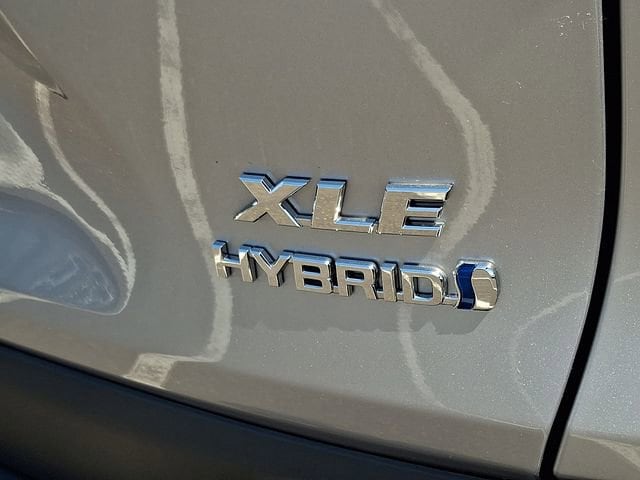 2024 Toyota RAV4 XLE - Photo 34