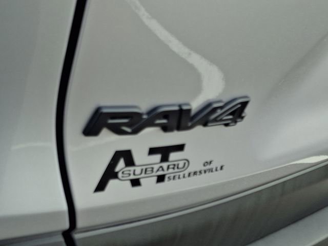 2019 Toyota RAV4 LE - Photo 27