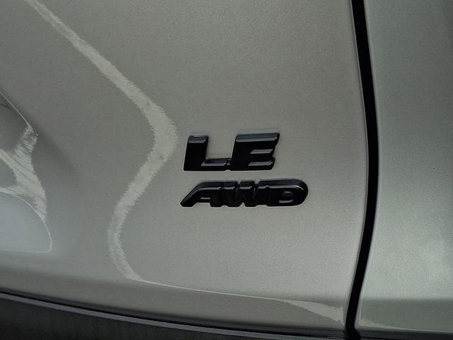 2019 Toyota RAV4 LE - Photo 28