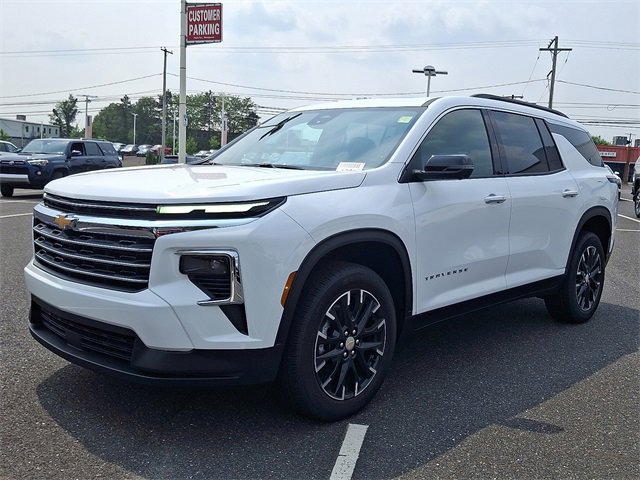 2026 Chevrolet Traverse photo 2