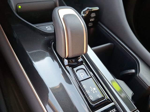 2025 Toyota Crown Signia Limited - Photo 15