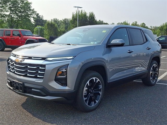 2026 Chevrolet Equinox LT photo 2