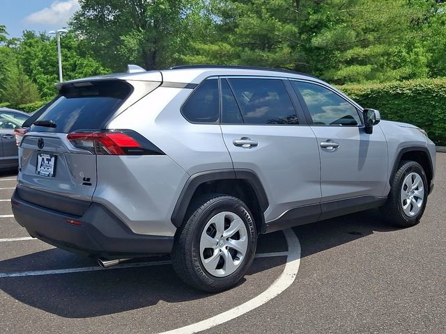 2019 Toyota RAV4 LE - Photo 6