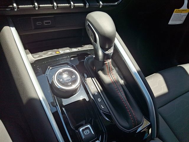2026 Chevrolet Colorado Z71 - Photo 8