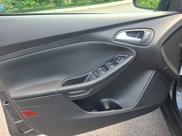 2017 Ford Focus SE - Photo 12