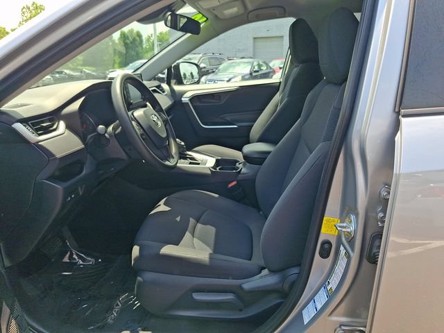 2019 Toyota RAV4 LE - Photo 13