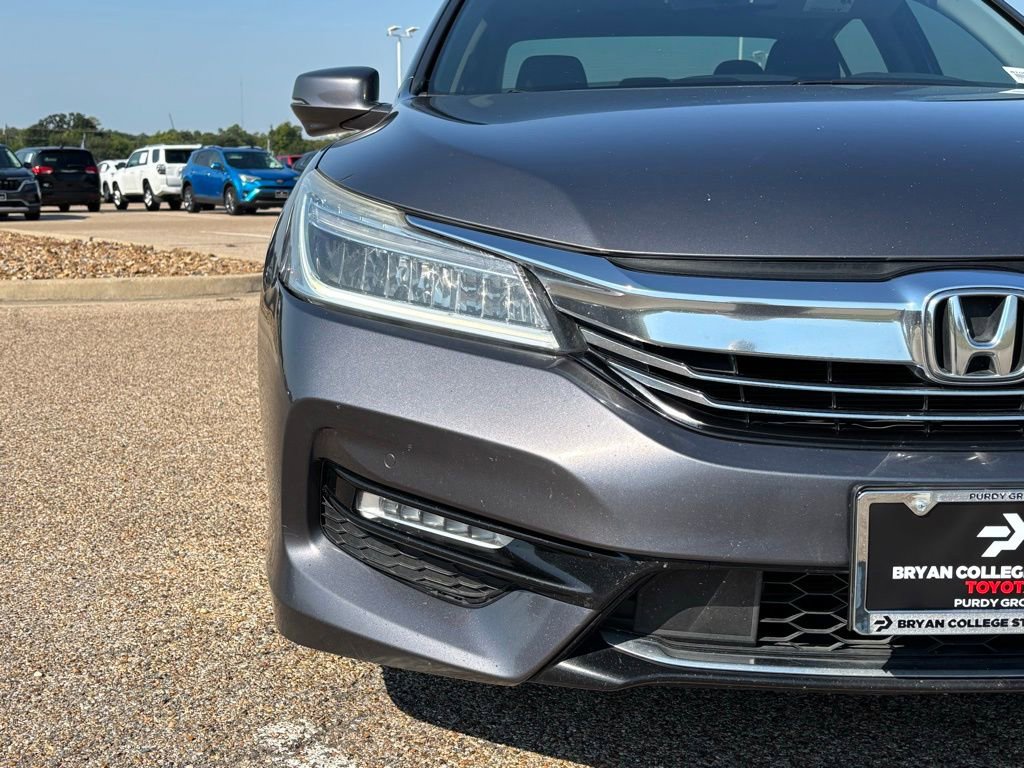 2017 Honda Accord Hybrid Touring photo 4
