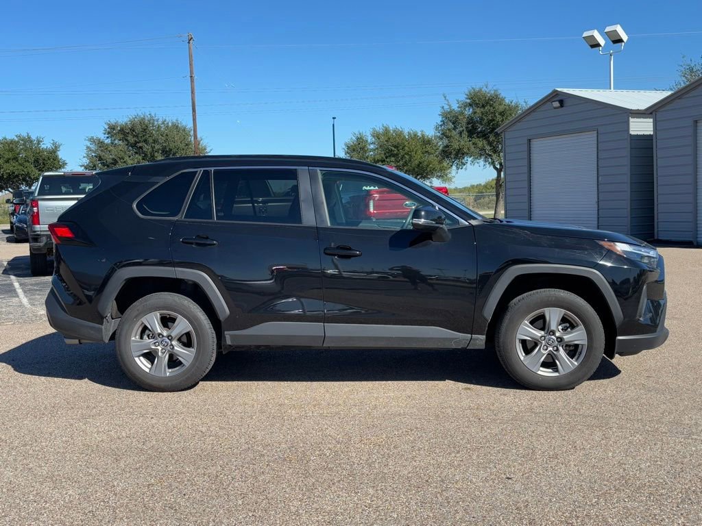 2025 Toyota RAV4 XLE photo 3