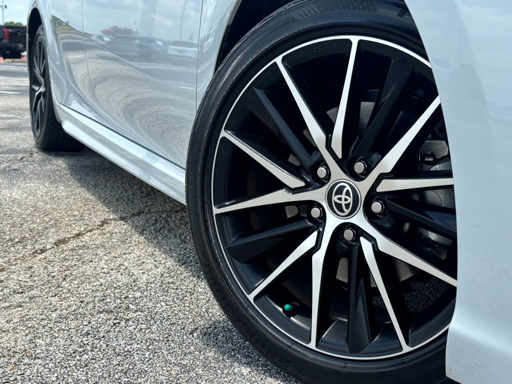 Used 2022 Toyota Camry SE with VIN 4T1G11AK3NU047066 for sale in Bryan, TX