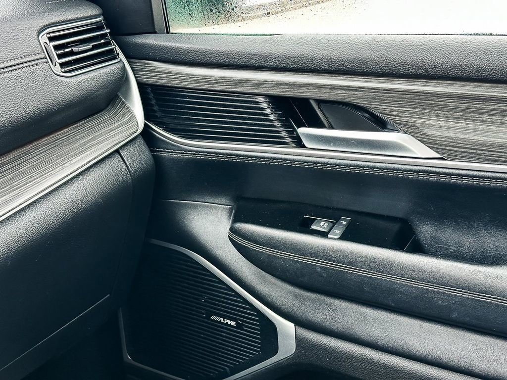 2024 Jeep Wagoneer L Series III - Photo 19