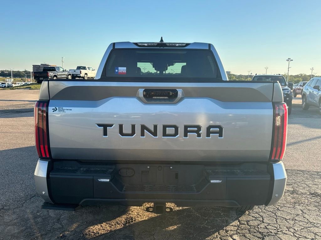2025 Toyota Tundra Limited CrewMax photo 4