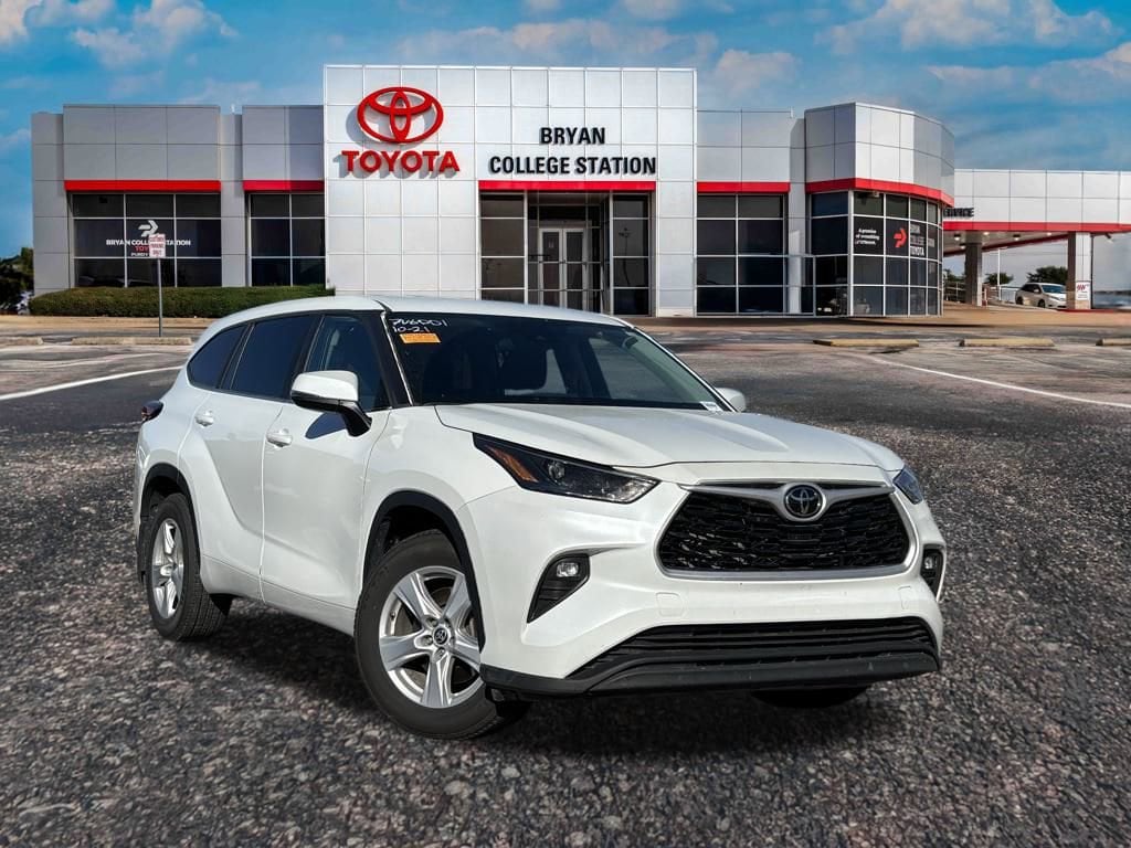 Used 2023 Toyota Highlander LE SUV