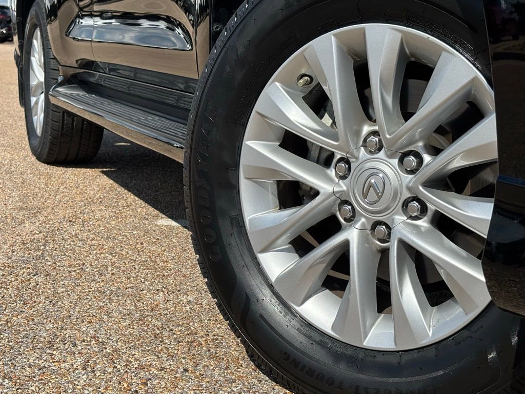 2023 Lexus GX 460 photo 2