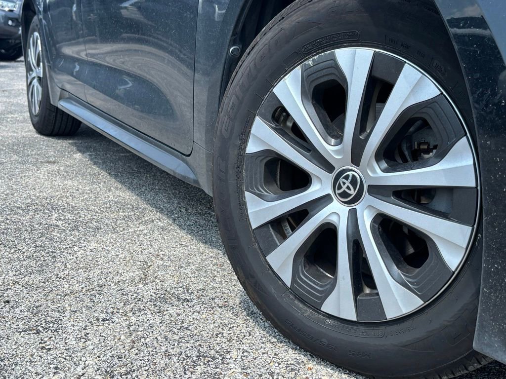 2022 Toyota Corolla Hybrid LE photo 2