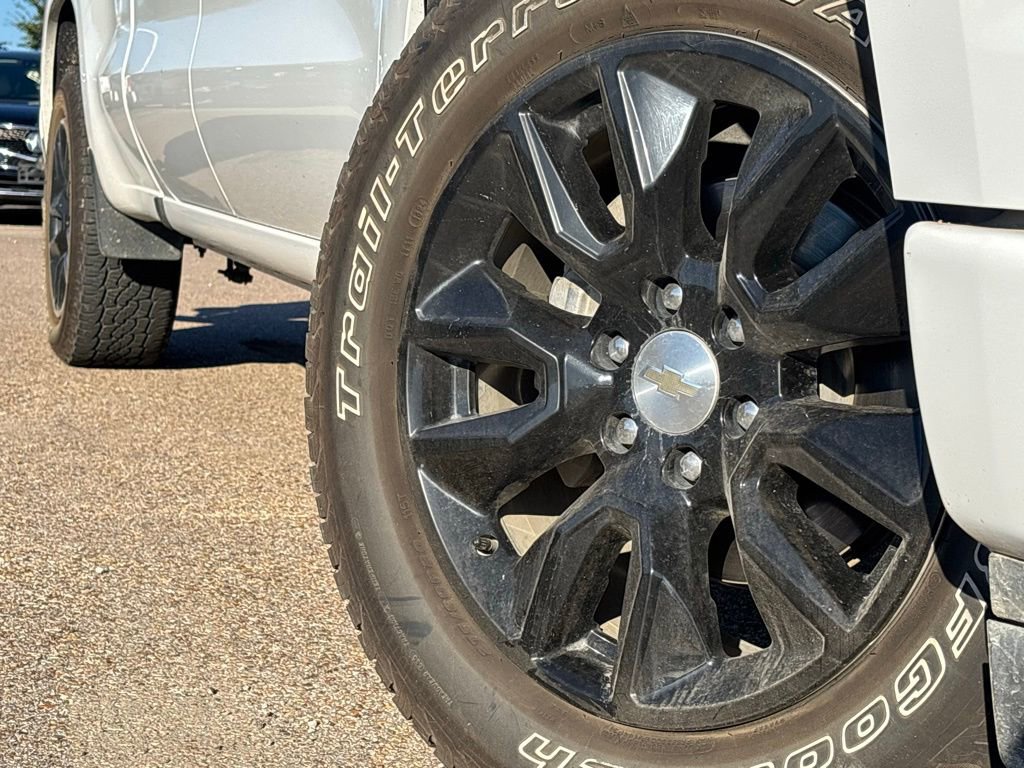 2023 Chevrolet Silverado 1500 Custom photo 2