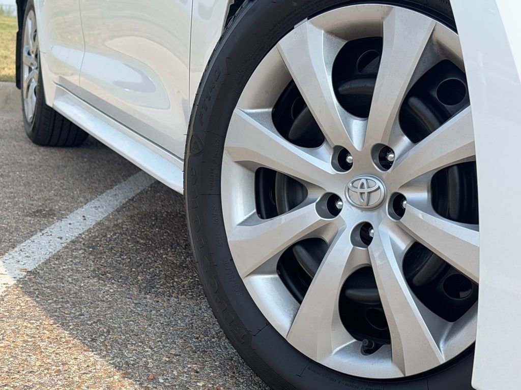 2026 Toyota Corolla LE photo 2