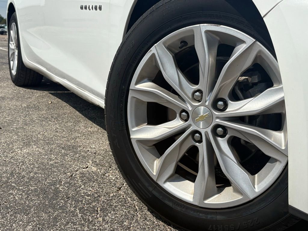 2022 Chevrolet Malibu 1LT photo 2