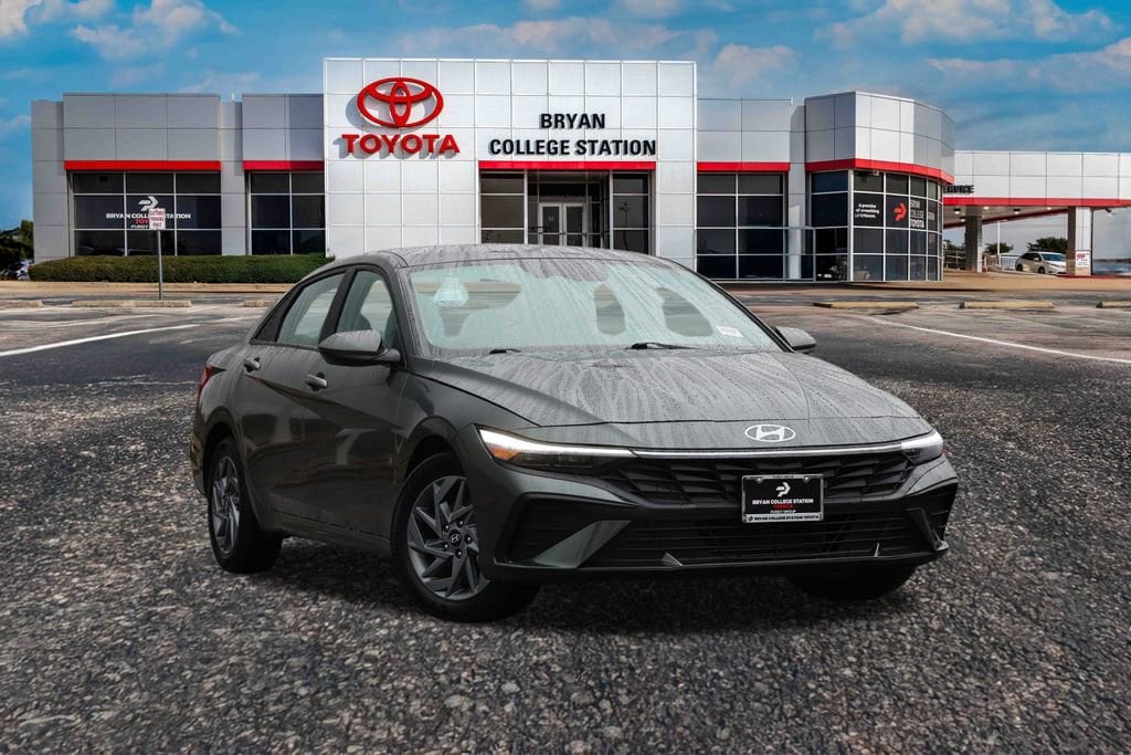 2024 Hyundai Elantra SEL's photo