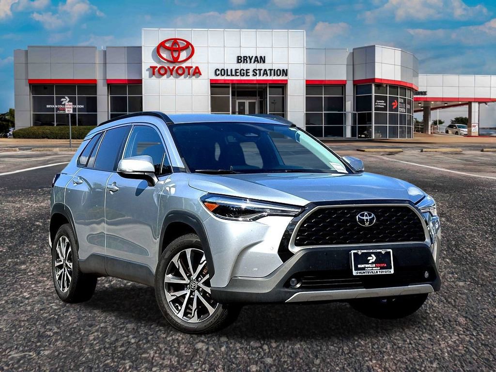 2024 Toyota Corolla Cross XLE's photo