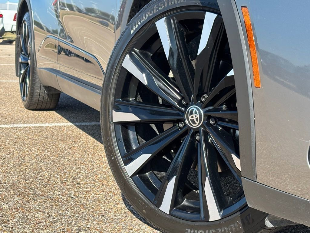 2025 Toyota Crown Platinum photo 2