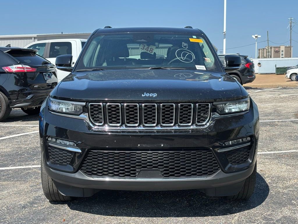 2023 Jeep Cherokee Base photo 2