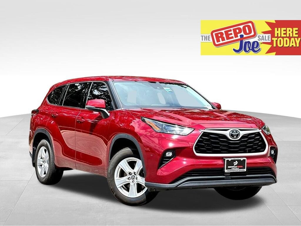 Used 2022 Toyota Highlander LE SUV