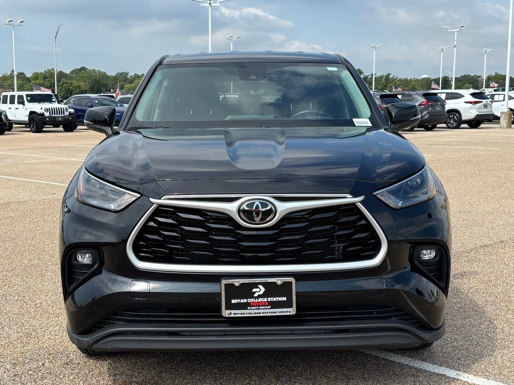 2023 Toyota Highlander LE photo 2
