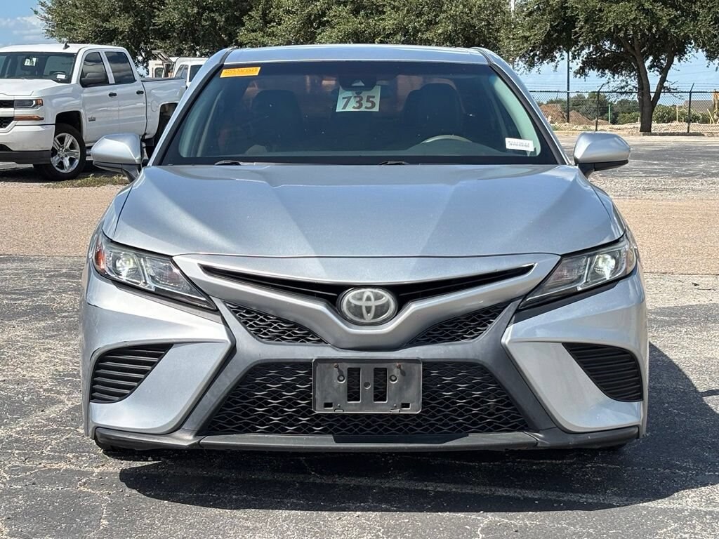 Used 2018 Toyota Camry SE Sedan
