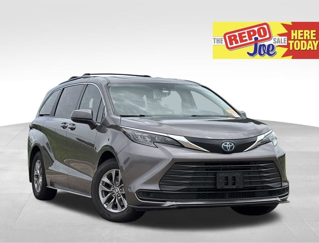 Used 2024 Toyota Sienna LE 8 Passenger Van Passenger Van