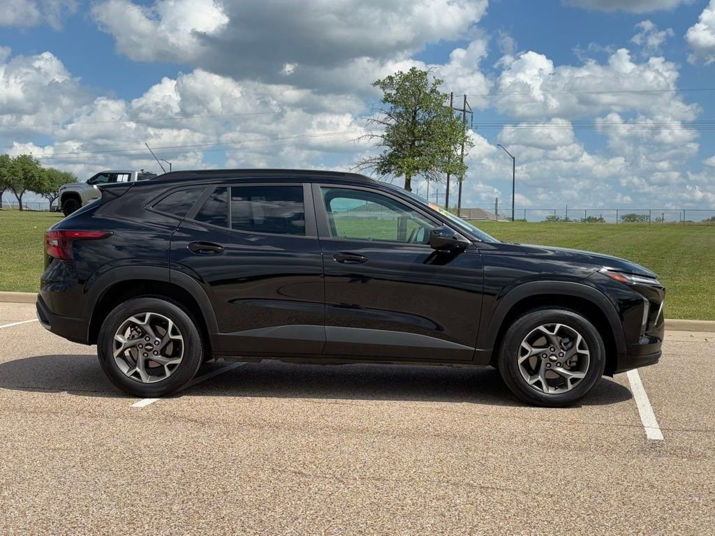 Used 2025 Chevrolet Trax LT SUV