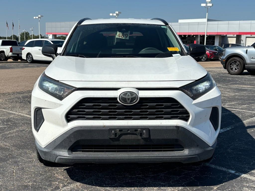 2020 Toyota RAV4 LE photo 3
