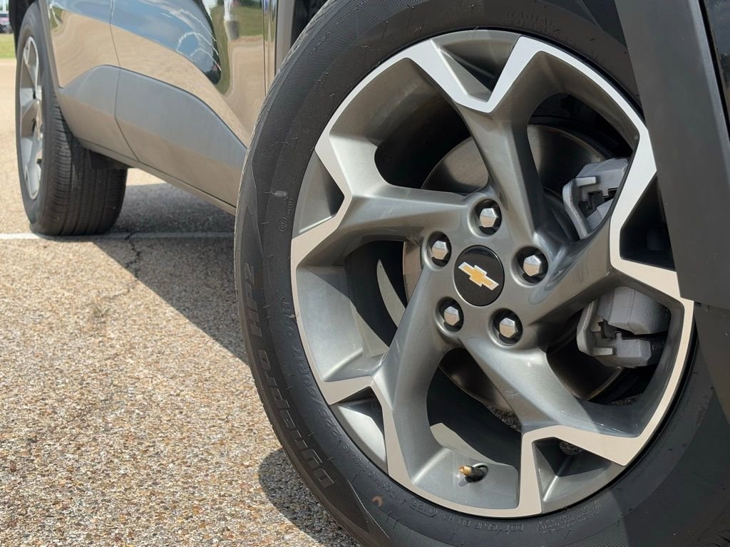 Used 2025 Chevrolet Trax LT SUV