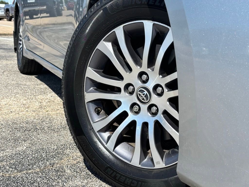 Used 2019 Toyota Sienna XLE with VIN 5TDYZ3DC7KS993303 for sale in Bryan, TX