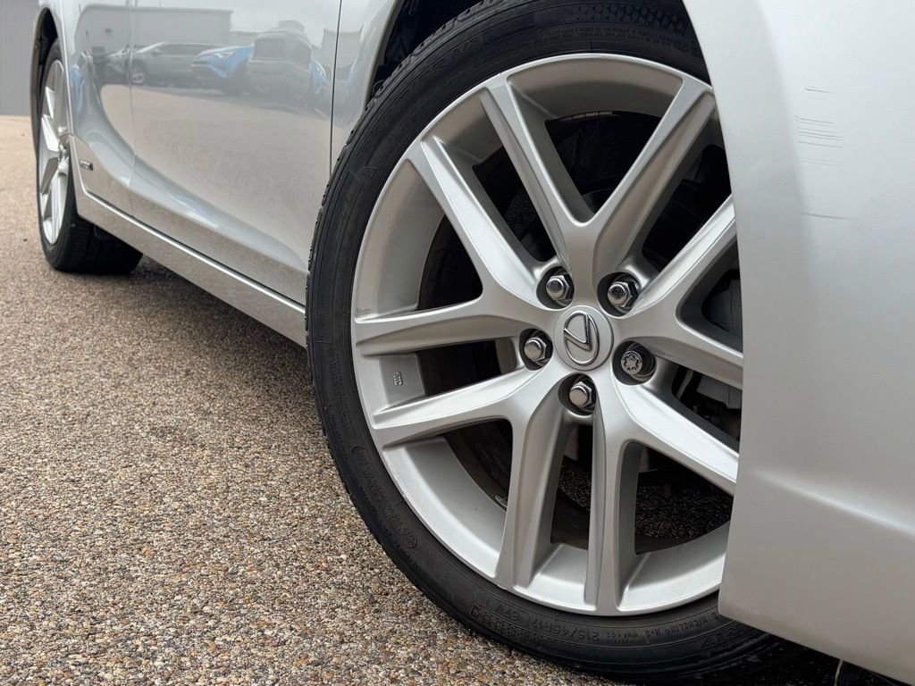 2015 Lexus CT 200h photo 2