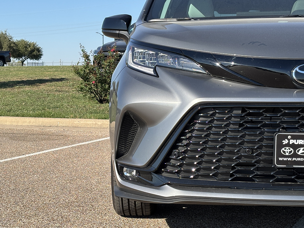 New 2026 Toyota Sienna XSE 7 PASSENGER
